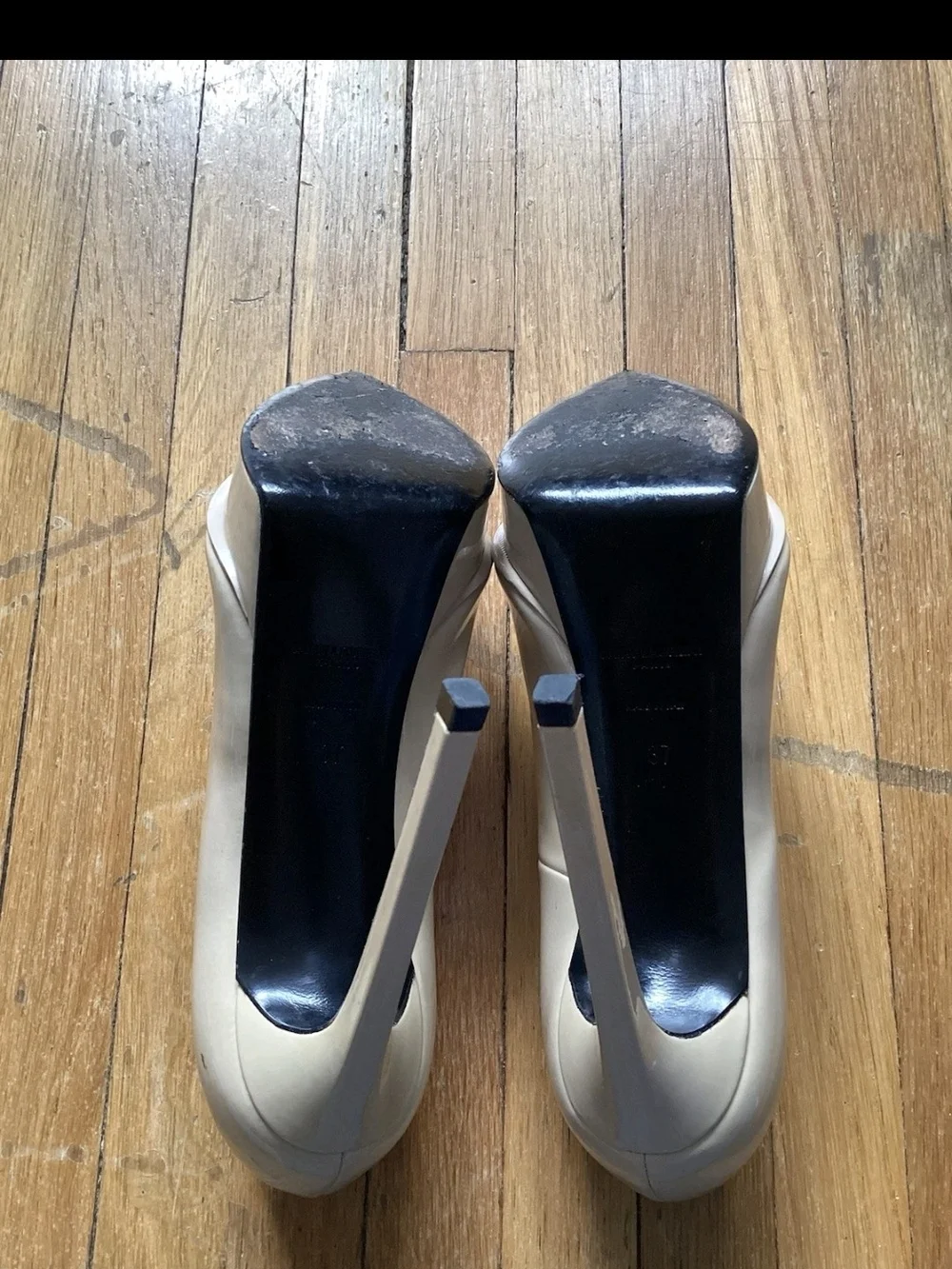 Saint Laurent YSL Ladies Size 7/37 Solid Beige Patent Leather Pump Heels,Flaws - Picture 5 of 7